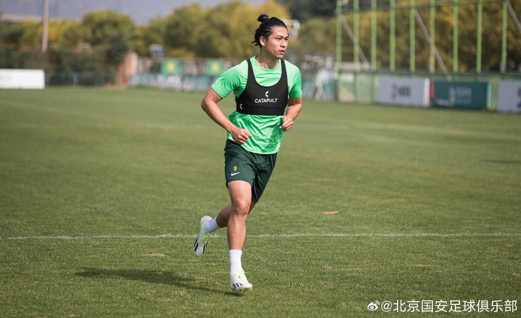 今日焦点战预告14:00 澳超 麦克阿瑟FC VS 惠灵顿凤凰 近期状态火热的两队可否在本轮联赛收官战中贡献出一场精彩对决？03:45 意甲 亚特兰大 VS 萨勒尼塔纳 双线作战、饱受伤病困扰的亚特兰大在主场全取3分延续胜势？04:00 西甲 赫罗纳 VS 阿拉维斯 本赛季西甲最大黑马赫罗纳借助主场之利反超皇马重新登顶？事件赛季报销+无缘欧洲杯！